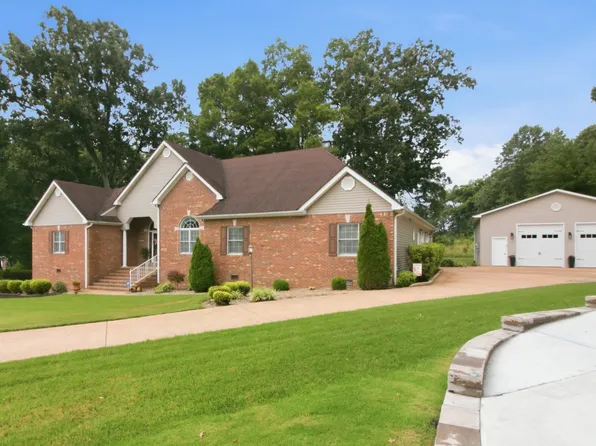 1305 Oakbrook Dr, Paris, TN 38242
