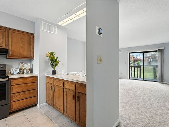 4th image of 162 Woodhaven Dr