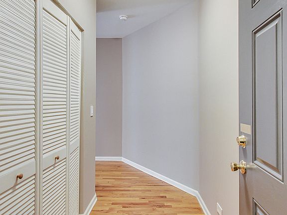 4th image of 3231 W Fullerton Ave #3SW