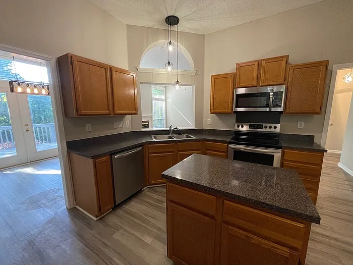 8307 Belstead Brook Ct — Photo 13
