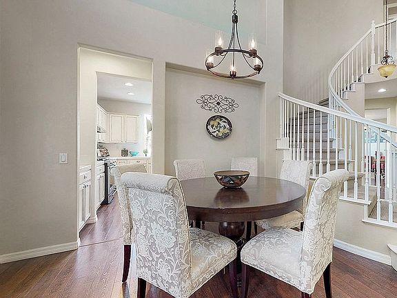 3rd image of 30642 Lily Pond Ln