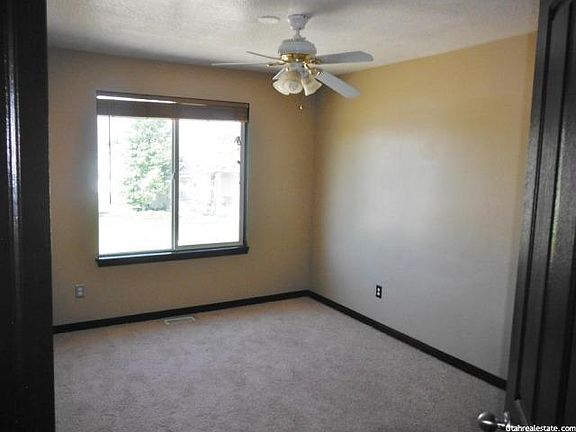 4th image of 205 W Regatta Ln