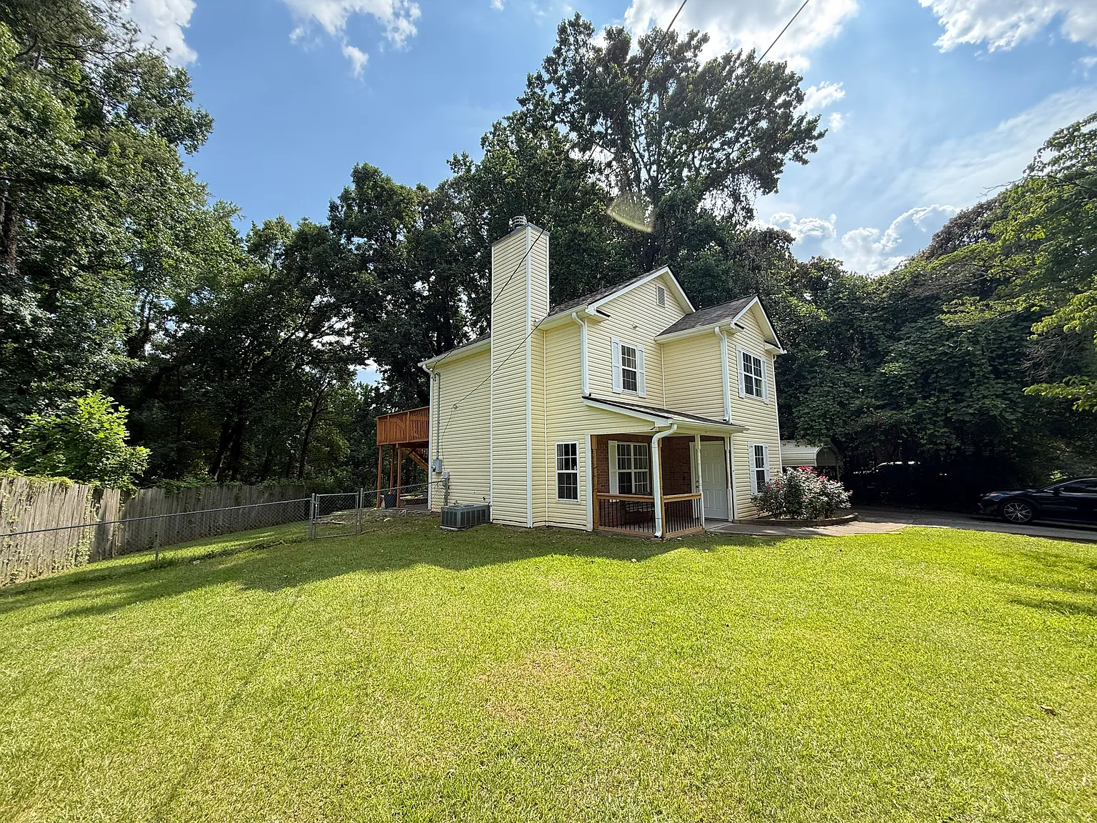 3 bed, 2.5 bath, 1296 sqft, $1,900 — Photo 3