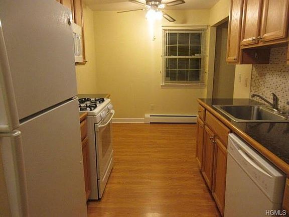 3rd image of 218 Parkside Dr #218