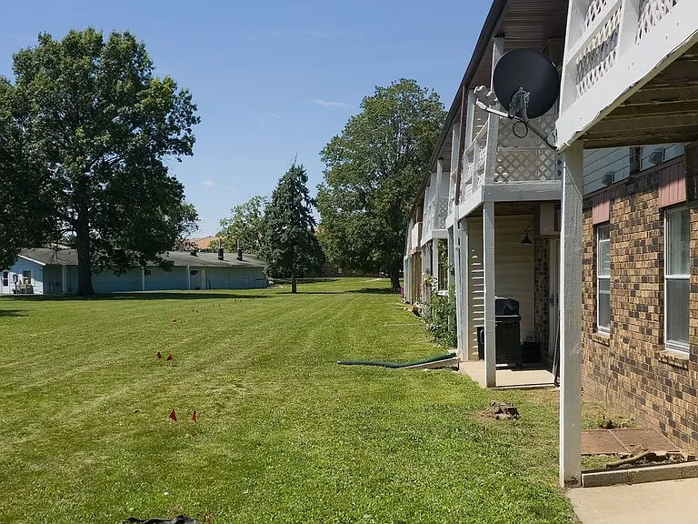 307 N Prairieview Rd — Photo 10