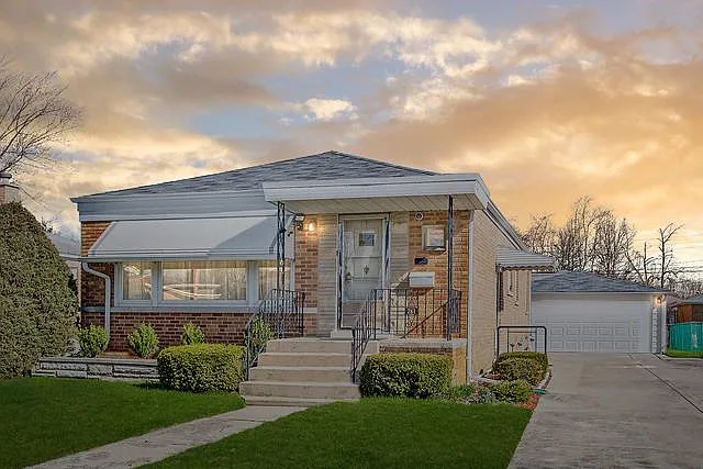 261 Maple Ave photo 1