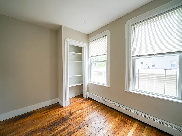 568 Green St #3 — Photo 10