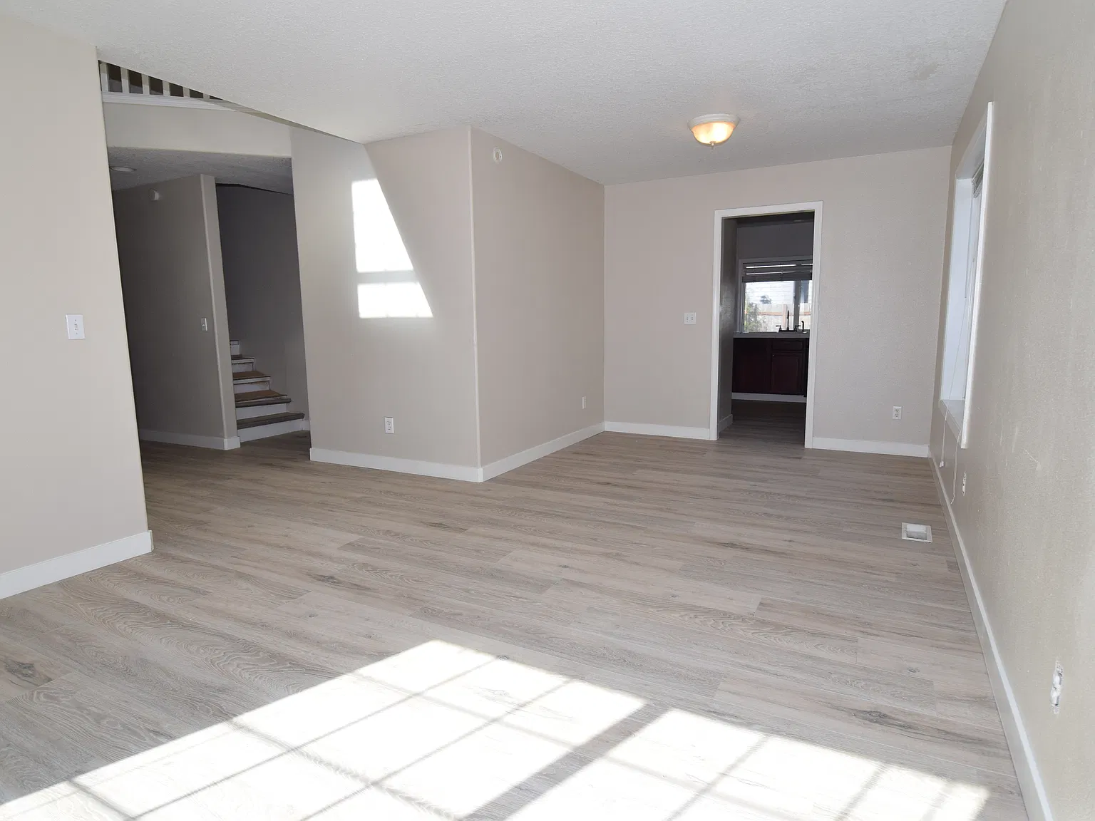 4 bed, 2350 sqft, $2,995 — Photo 4