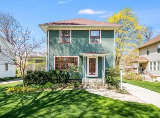 117 S Commonwealth Ave, Aurora, IL 60506