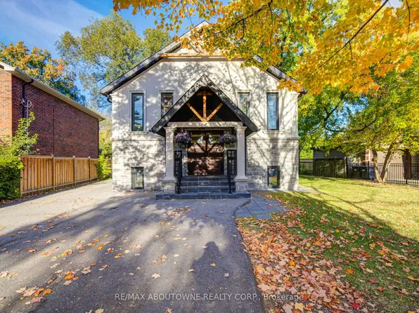 1525 Kenmuir Ave, Mississauga, ON L5G 4B6