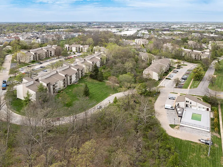 Oak Forest Apartments — Photo 30