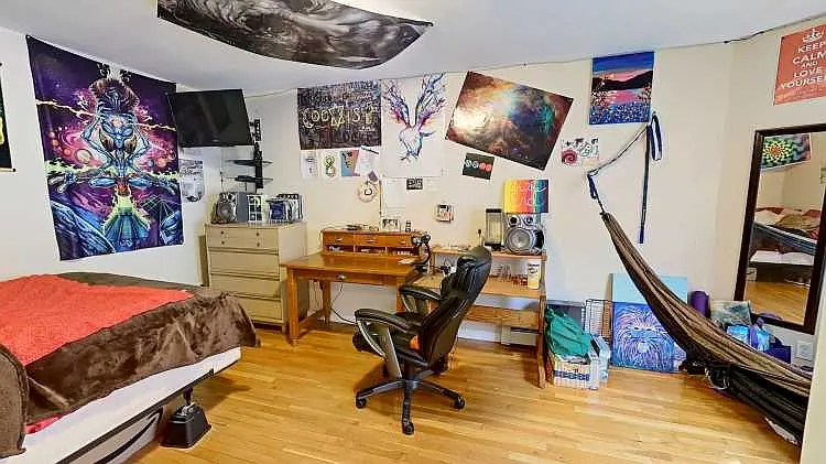 5 bed, 2.5 bath, $4,375 — Photo 4