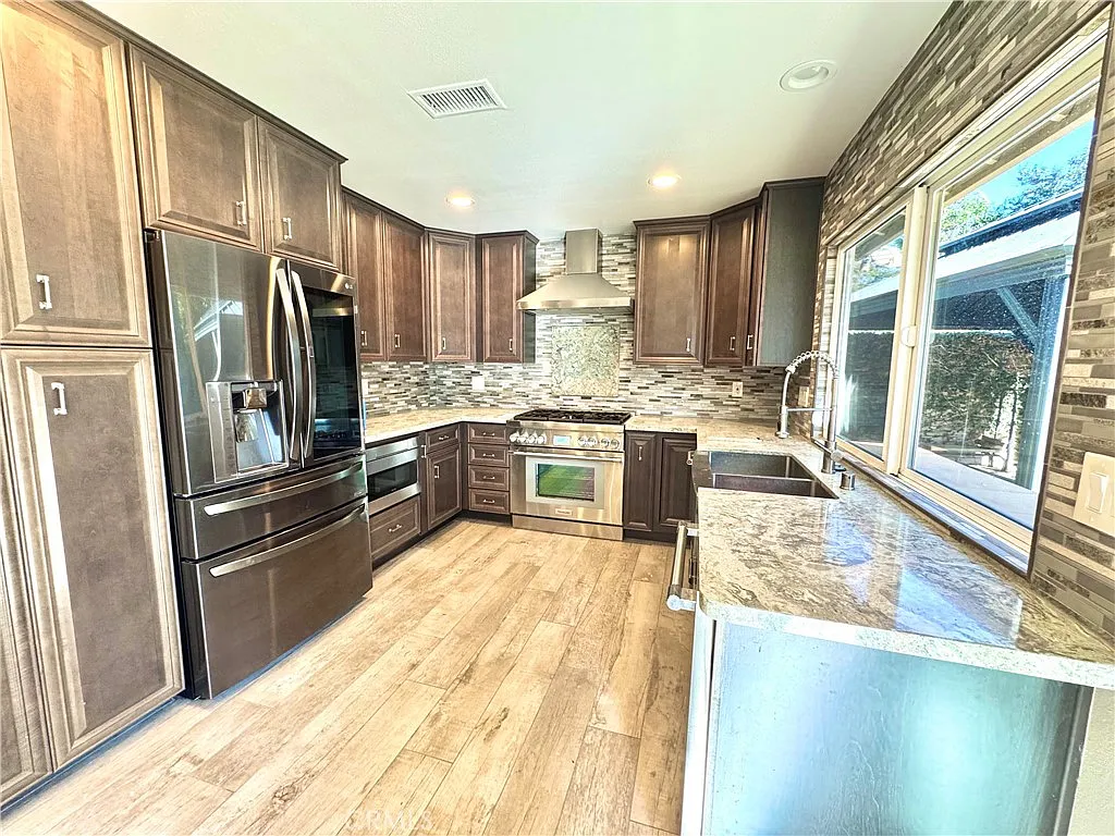 4 bed, 2612 sqft, $8,000 — Photo 3