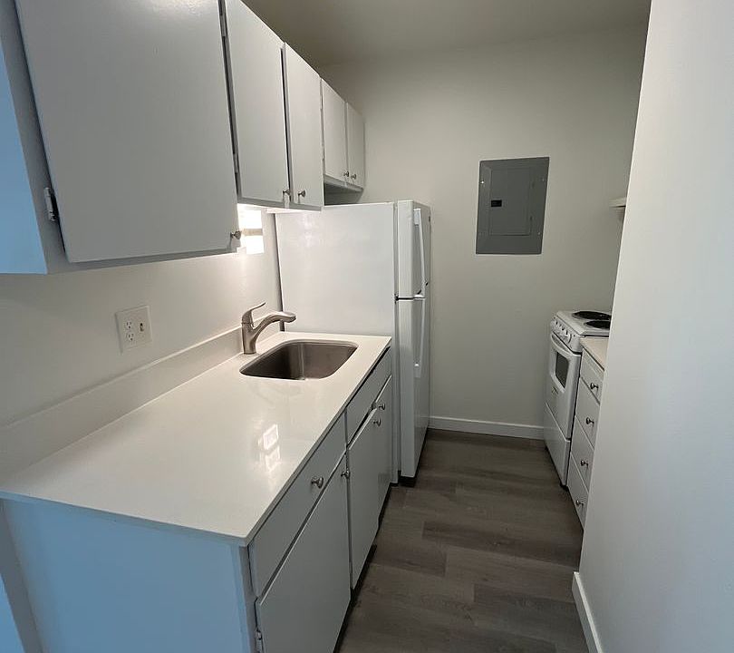 1st image of 351 Vuemont Pl NE APT 307