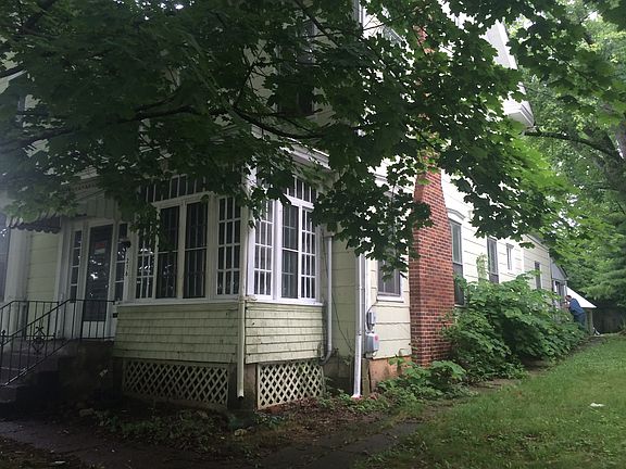4th image of 216 Eastern Ave