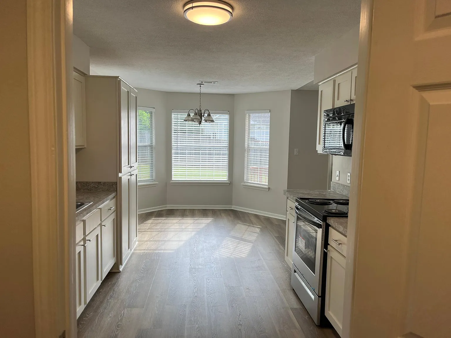3 bed, 1554 sqft, $1,800 — Photo 4