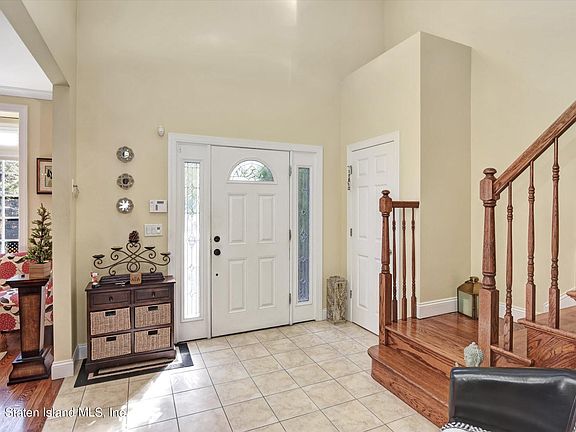 2nd image of 539 College Ave