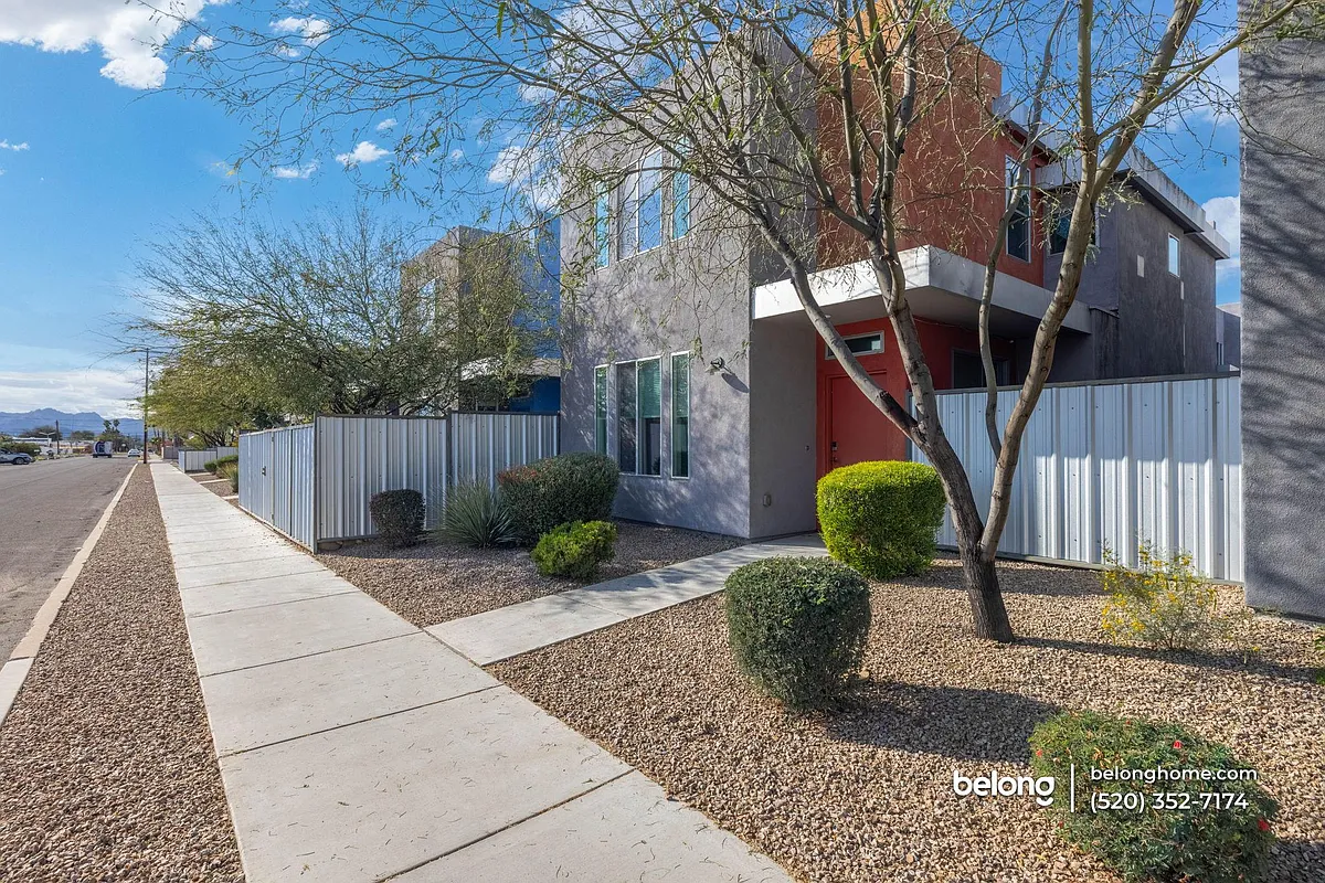 Building Photo - 864 E Park Modern Dr