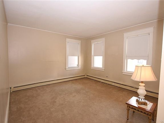 5th image of 18 Kendall Ave