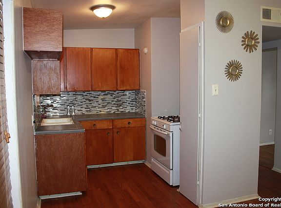 5th image of 2407 Eland Dr