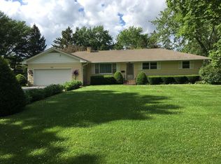 715 Considine Rd, Geneva, IL 60134