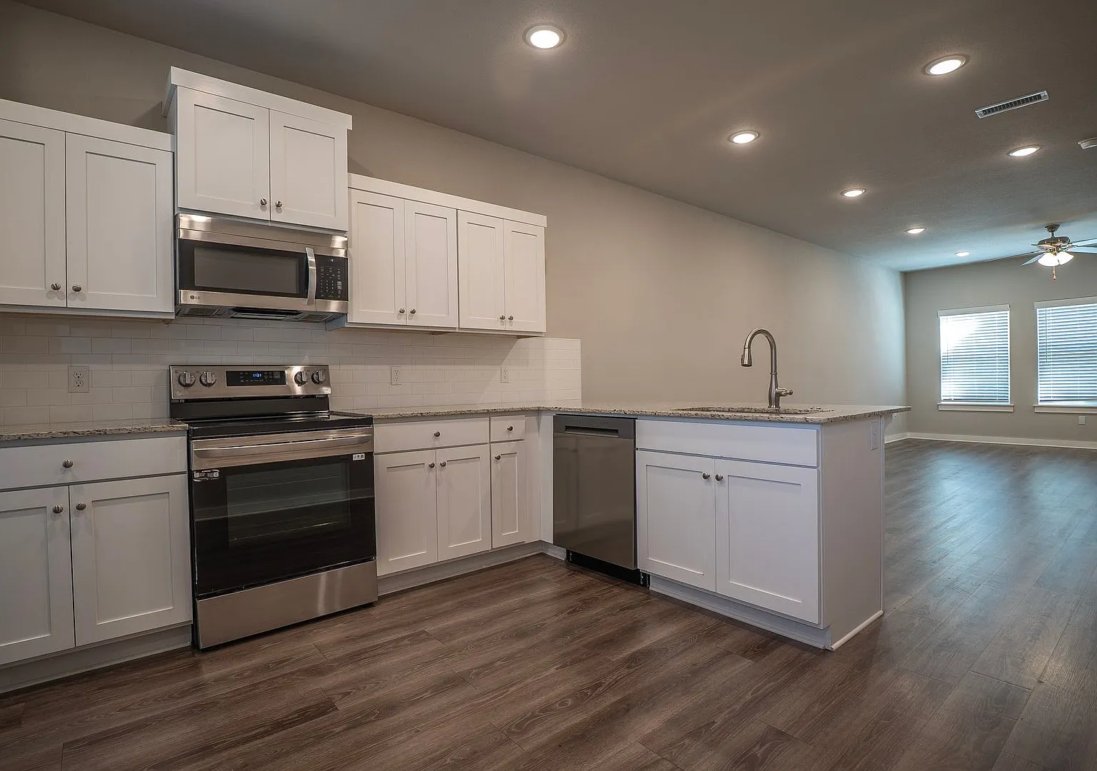 2 bedroom 2.5 bath home located in Fayetteville, AR — Photo 3