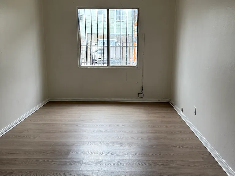 1184 W 39th St #2 — Photo 6