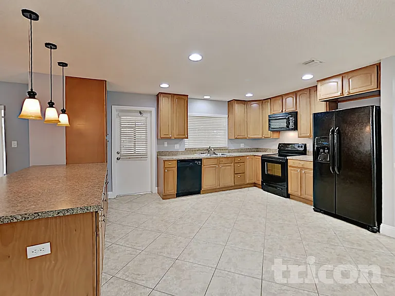 1548 Silver Fox Cir — Photo 10