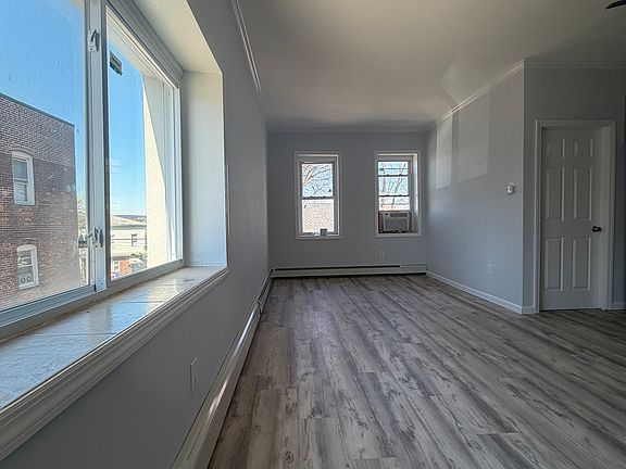 4th image of 87 Macarthur Ave Floor 2