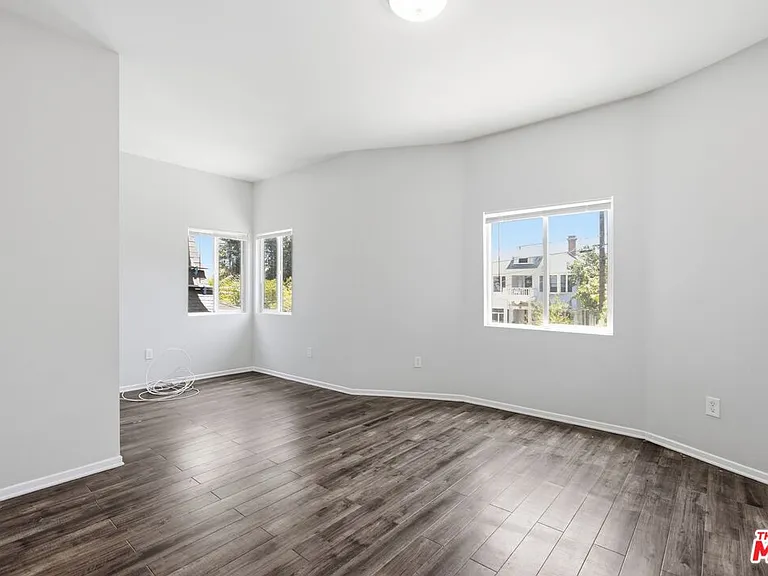 171 E 35th St #173-1/2 — Photo 8