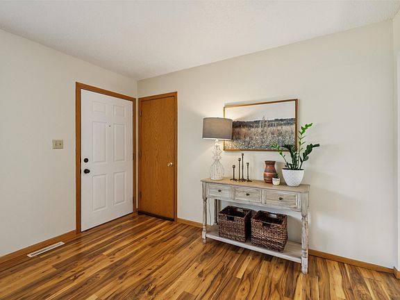5th image of 307 N 11th St