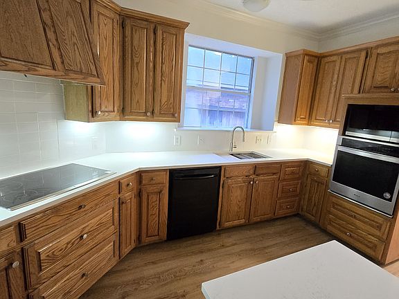 3rd image of 6801 Laramie Dr