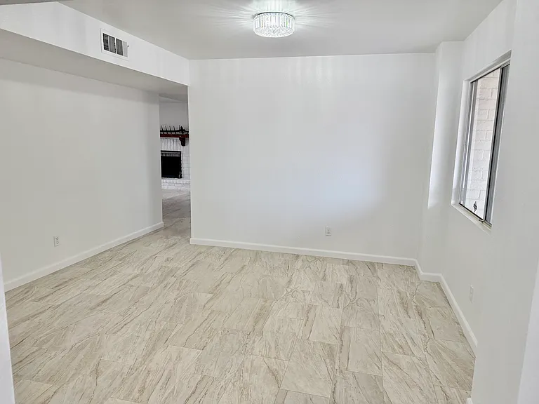 5817 W Tierra Buena Ln — Photo 2