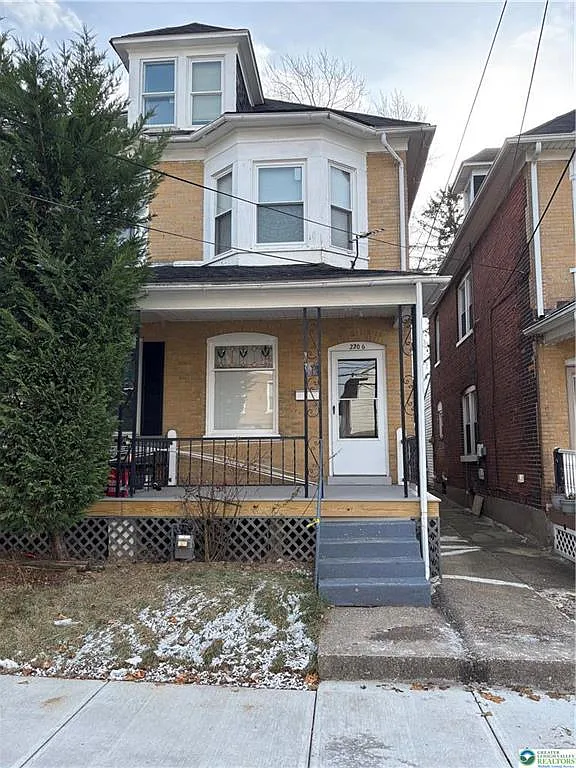 3 bed, 1.0 bath, 1213 sqft, $2,000 — Photo 1