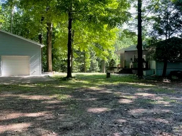 2951 W 40th St, Fremont, MI 49412