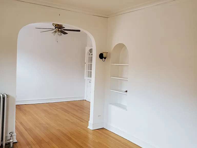 1 BR 775 Living & Dinning