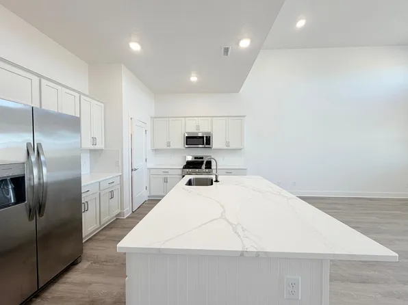 237 S Bridge Rd, Northwood, OH 43619