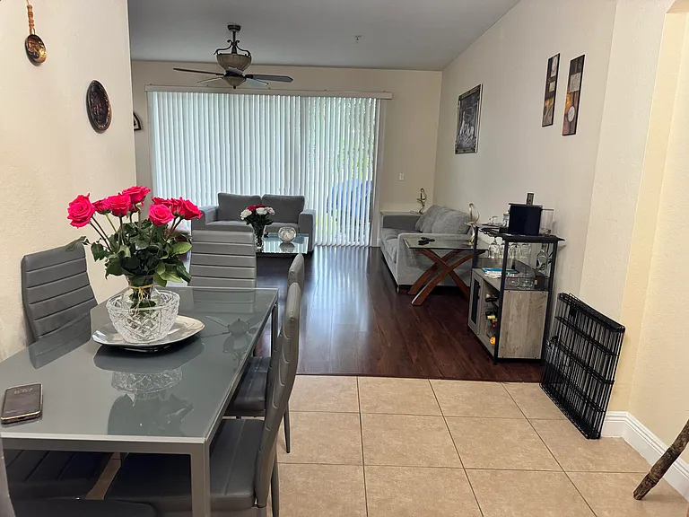 1010 Pipers Cay Dr — Photo 5