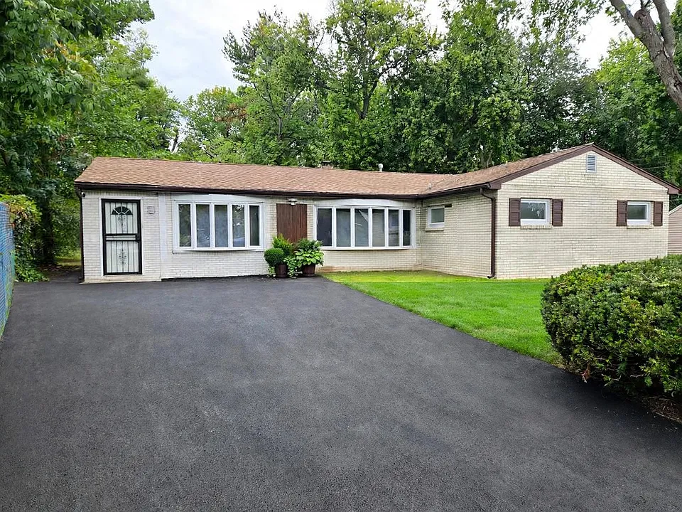 6 Longview Dr