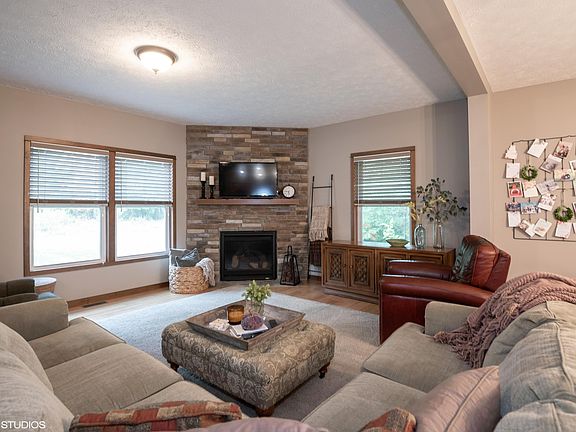 3rd image of 17667 Penny Ln