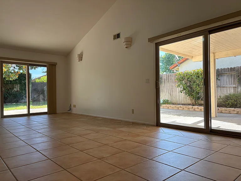 415 Wellington Dr — Photo 18