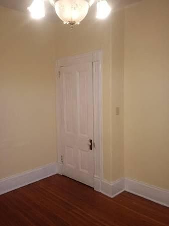 2nd image of 634 S Sycamore St #2