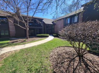 720 Saint Andrews Ln APT 38, Crystal Lake, IL