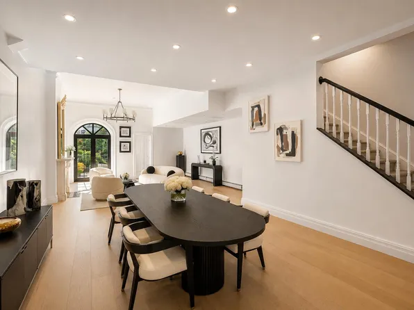 222 East 61st Street image 1 of 28