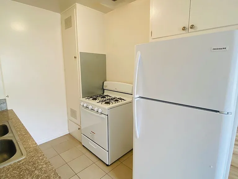 1238 N Kenmore Ave — Photo 6