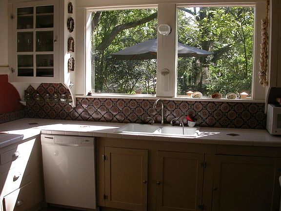 Kitchen (appliances now stainless)