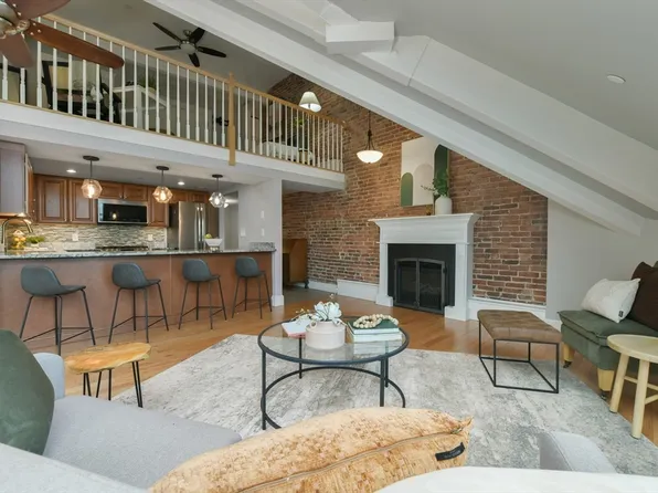 52 Sanborn St APT 406, Reading, MA 01867