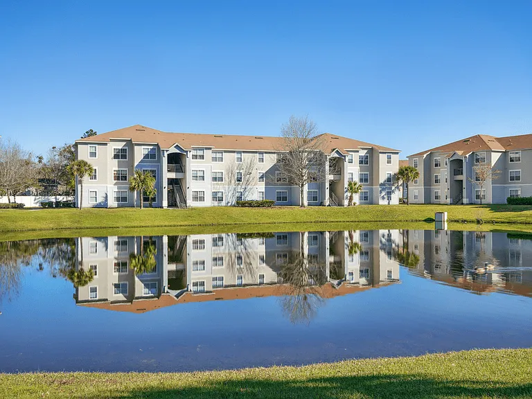 Grande Court Apartments — Photo 15