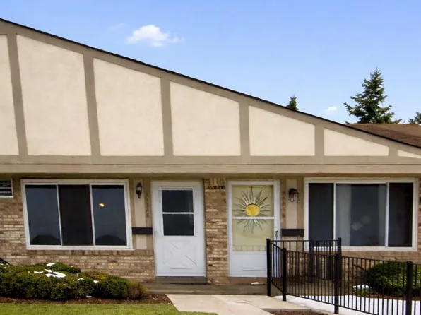 25348 Franklin Ter, South Lyon, MI 48178