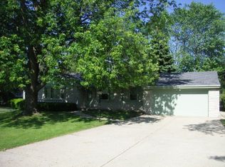 5406 S 31st St, Greenfield, WI 53221